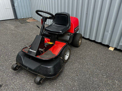 Käytetty Jonsered FR13 ajoleikkuri